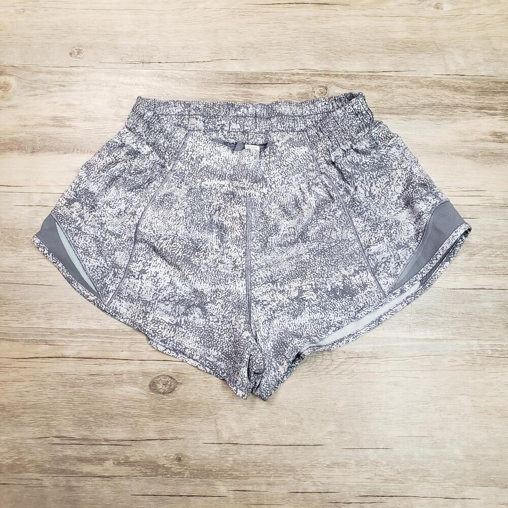 Lululemon Running Shorts Womens 6 Reg Gray Spotted Lined Reflective 2.5 Inseam